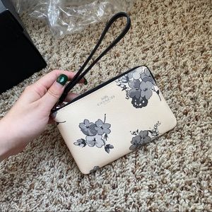 NWT Coach corner zip wristlet